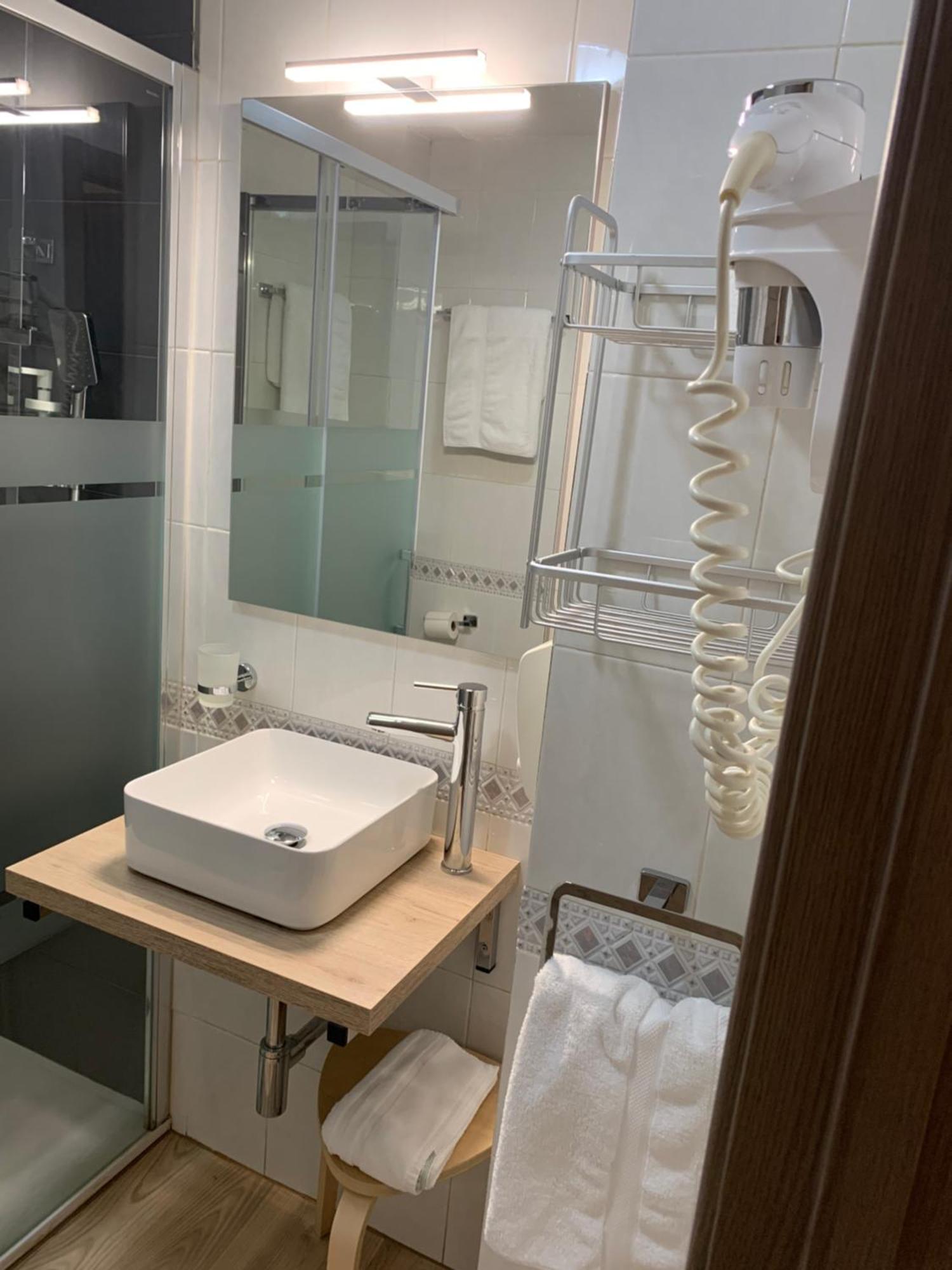 Hostal El Rocio Paracuellos de Jarama Eksteriør bilde