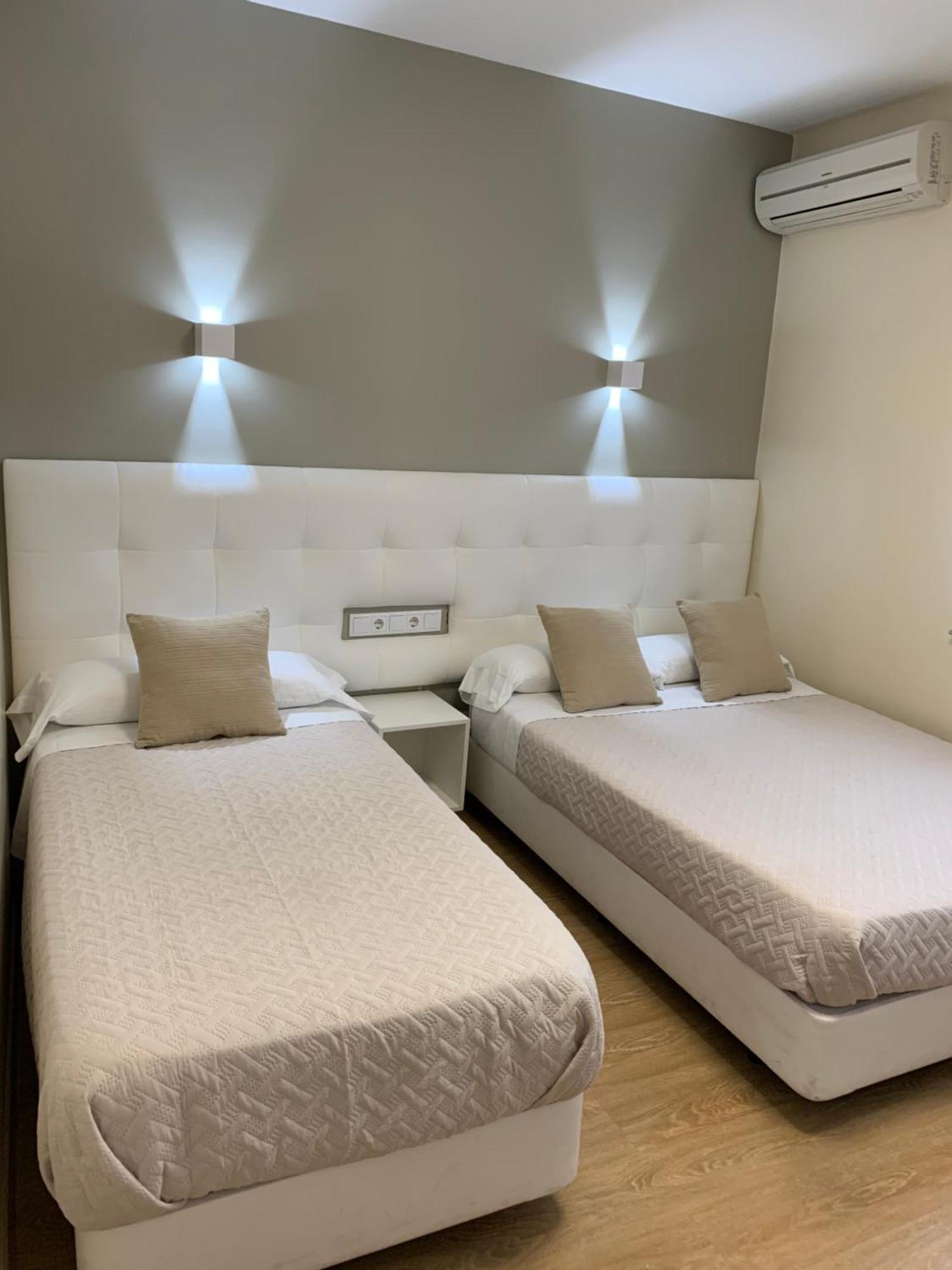 Hostal El Rocio Paracuellos de Jarama Eksteriør bilde