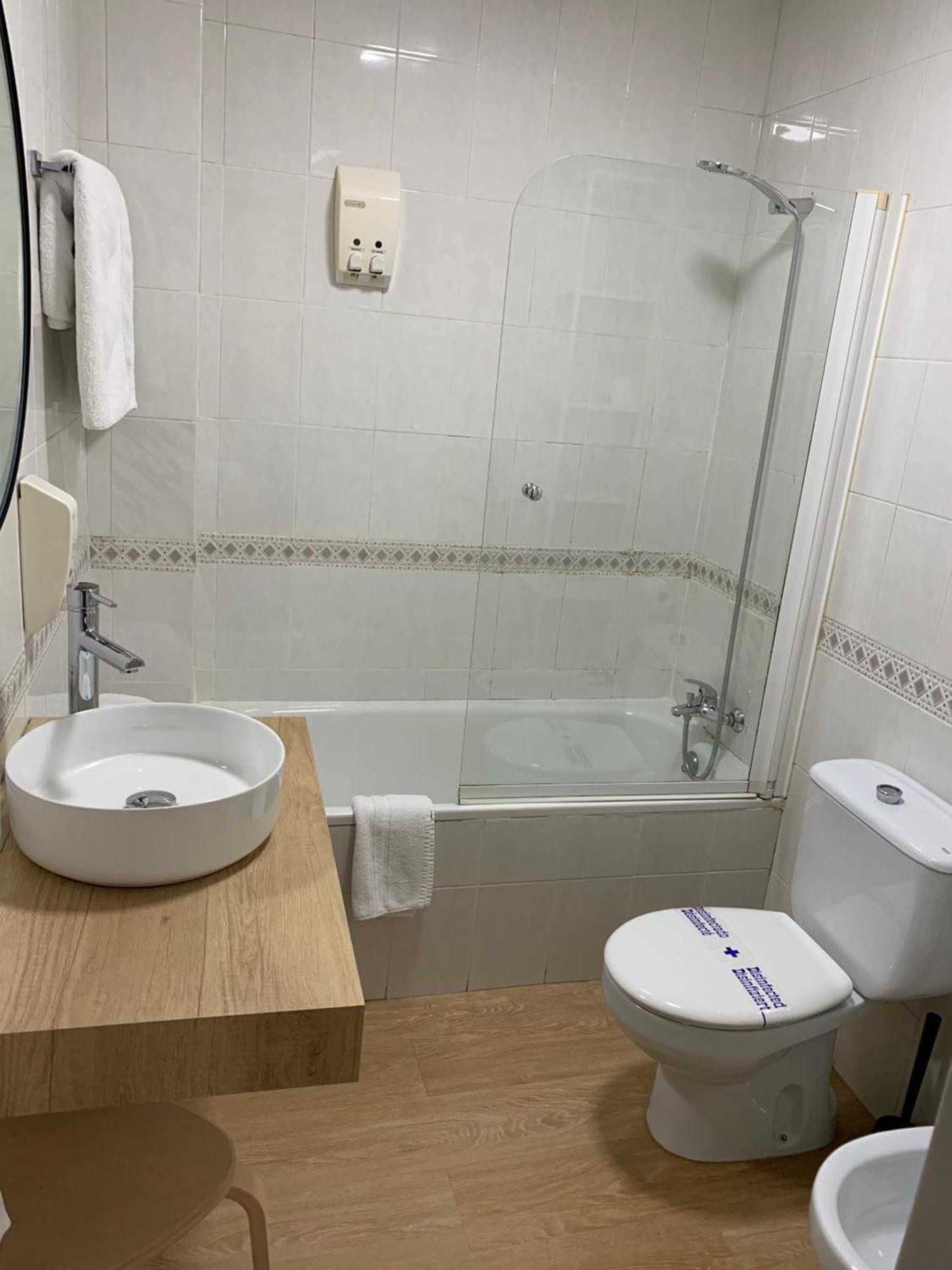 Hostal El Rocio Paracuellos de Jarama Eksteriør bilde